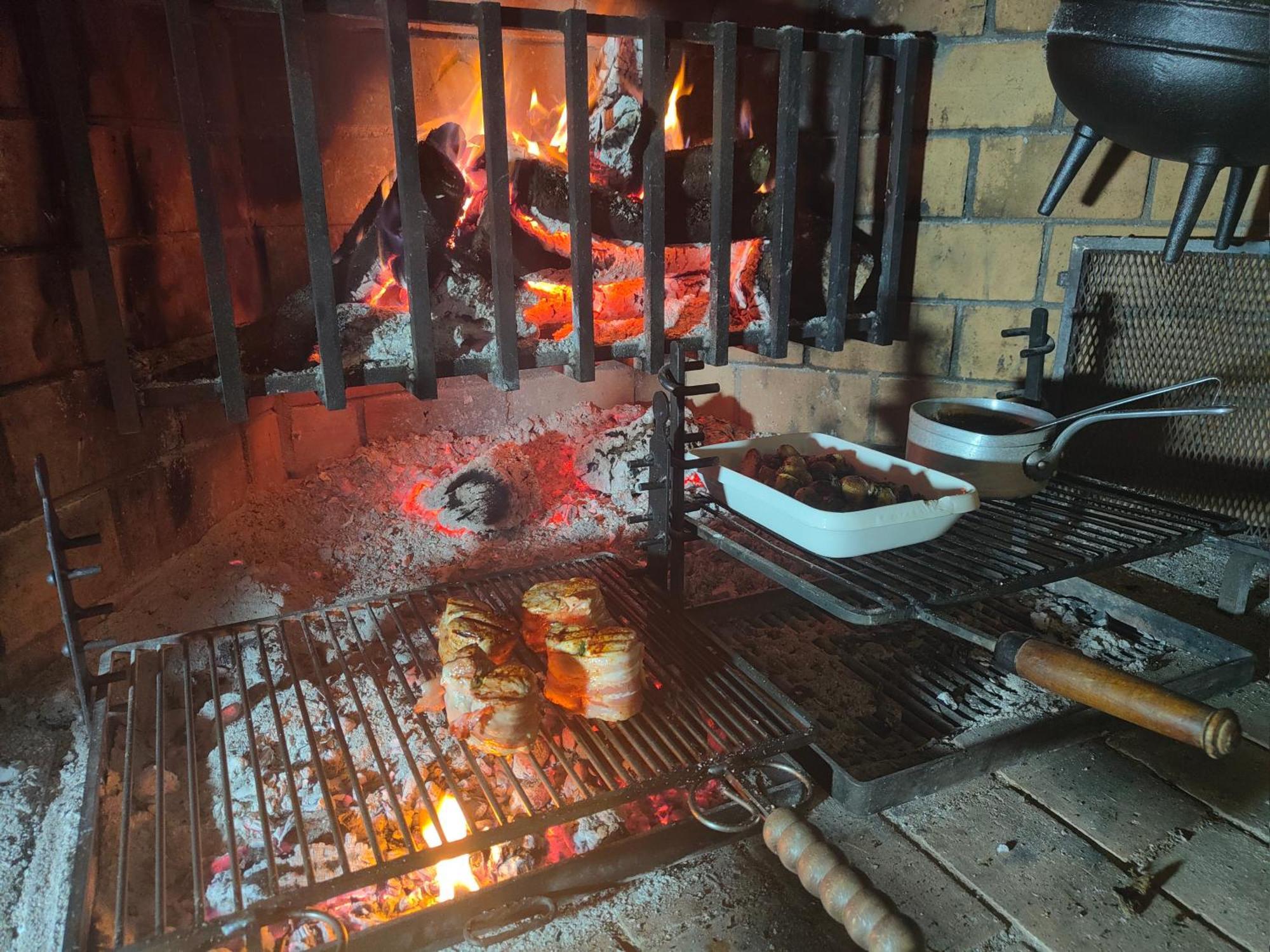 Hotel Restaurant La Dame Du Lac Monflanquin Zewnętrze zdjęcie